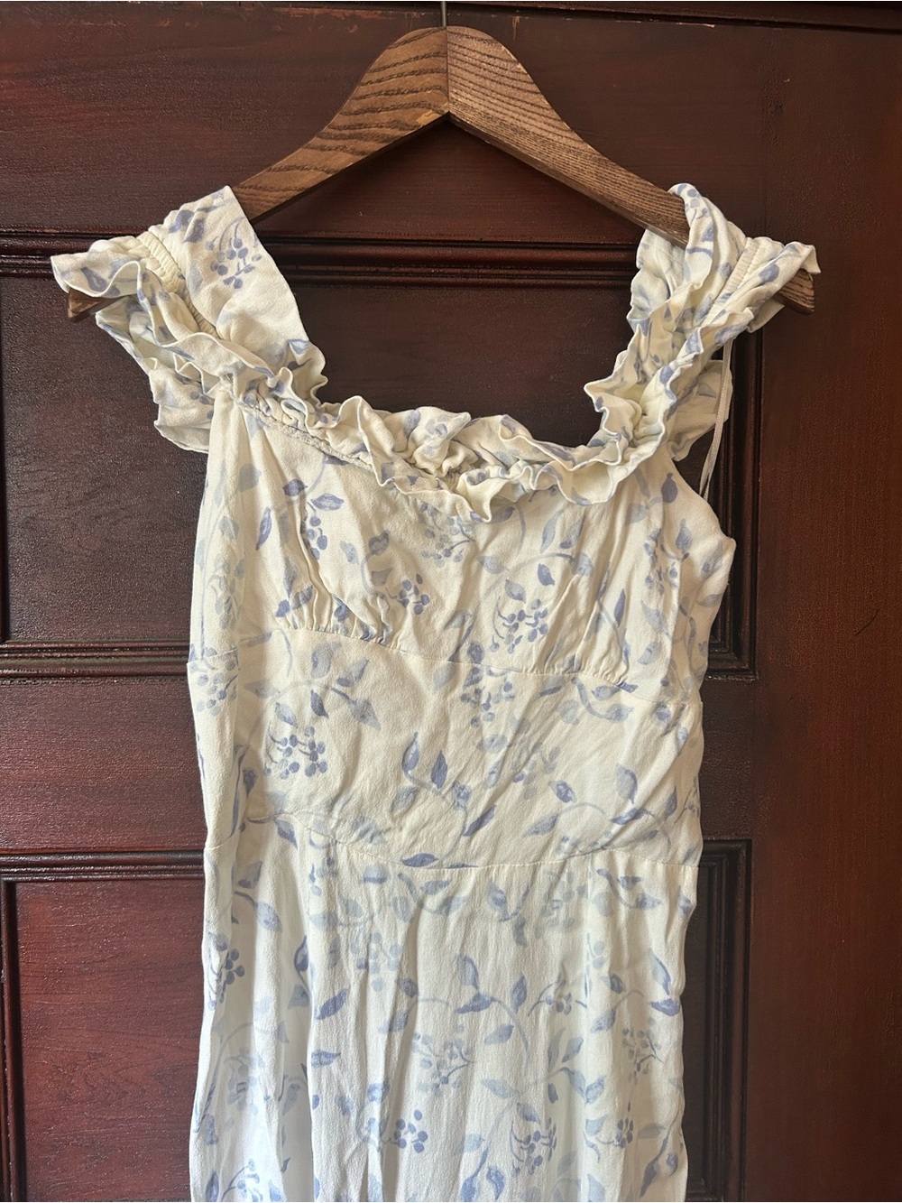 Reformation Izabel Off The Shoulder Ruffle Midi Dress Size 8 Blue & White Floral - Picture 5 of 10